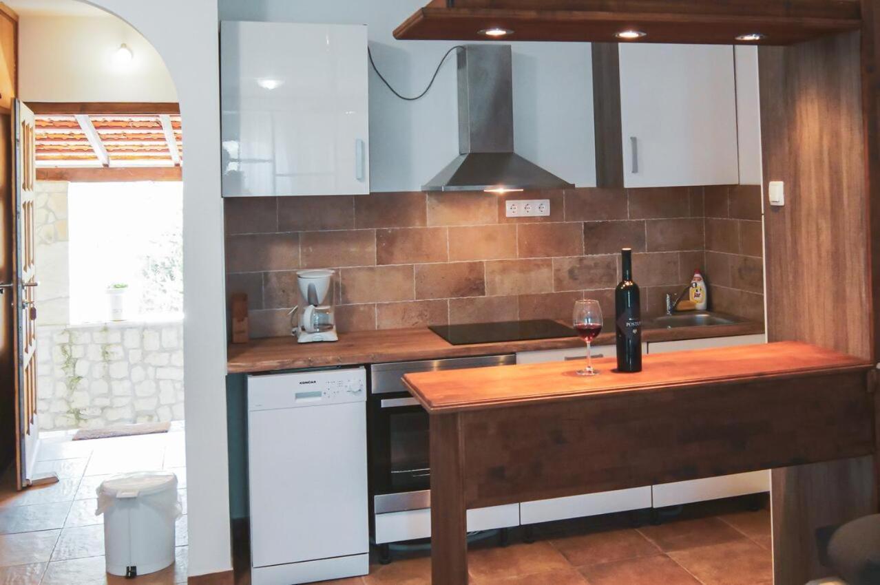 Fully Renovated One Bedroom Apartment With A Seaview - A Sevid Exterior photo